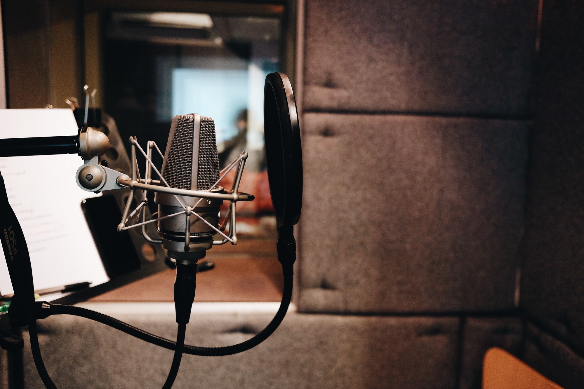 microphone sound recording room